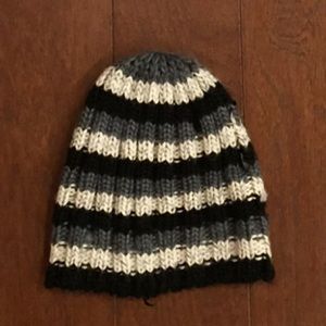 ⭐️ NWOT Striped Beanie